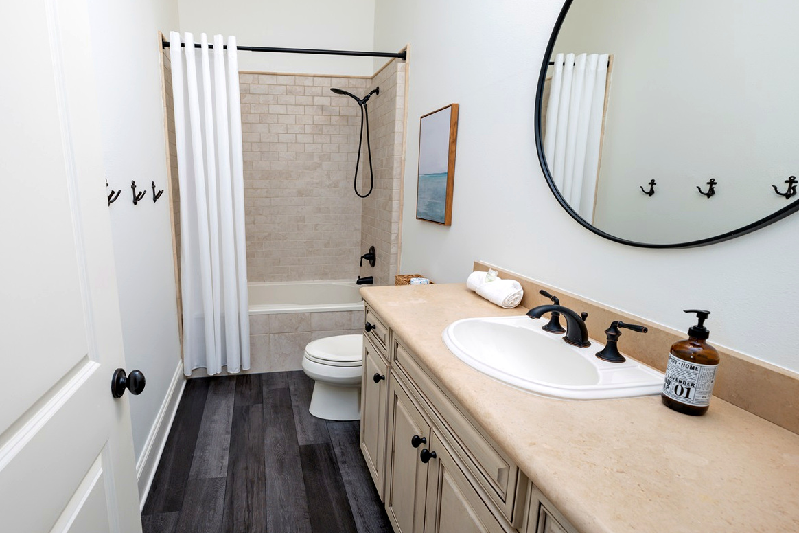 Shared bathroom, 3rd Floor