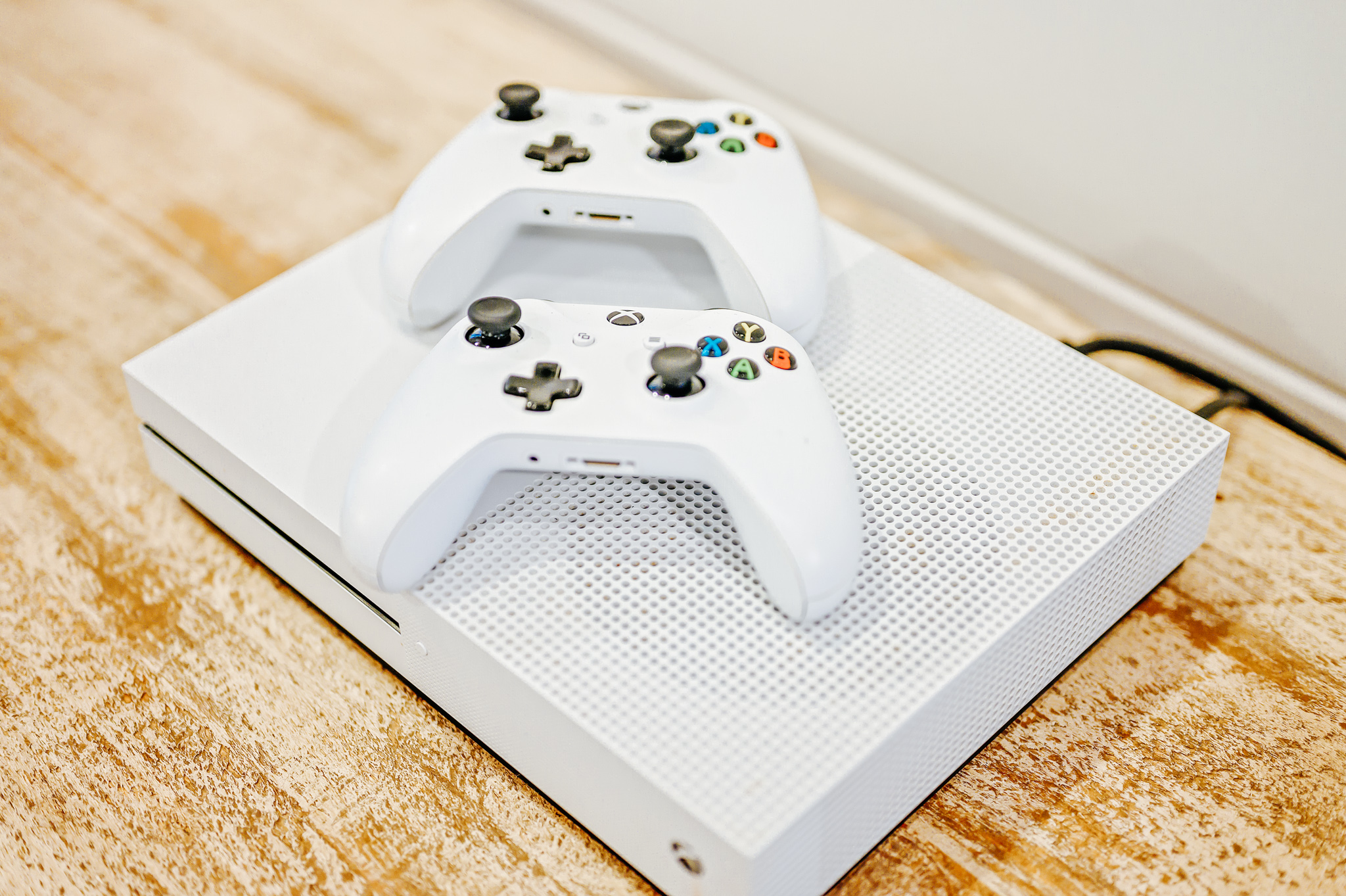 Game loft with high ceilings, a pool table, 4 loft beds that can be rolled out of knooks, smart TV & Xbox so you can stream from your accounts. Beds can be rolled out of knooks. Futon has been replaced with a sectional couch.