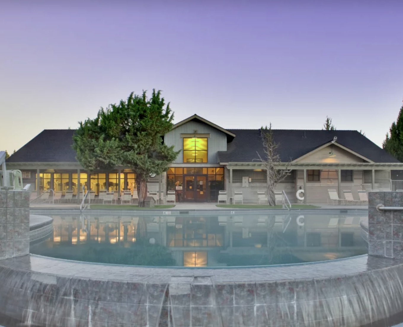 Lakeside Pool & Hot Tub
