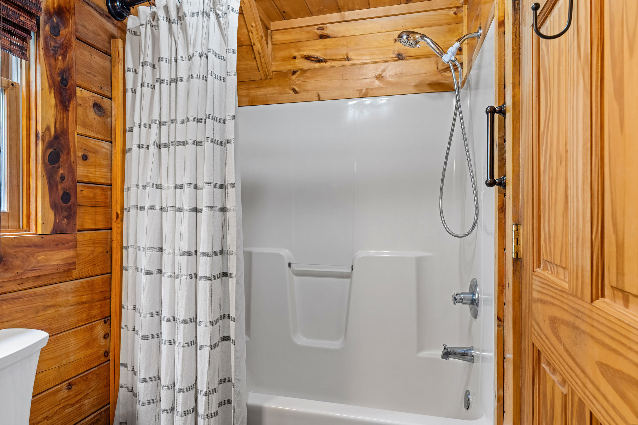 Main Level Shower/Tub Combo