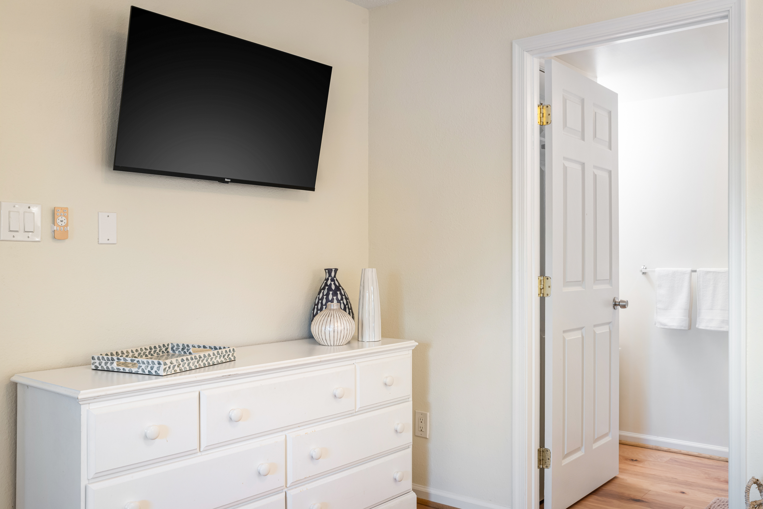 Sea Breeze - Queen Bed (Ensuite)