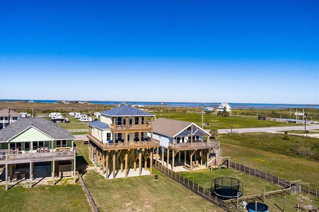f93b8ec44951456698c5339e33b57f86 | Beachhouse | Texas | TX | Vacation Homes | Galveston | Crystal Beach | Kokomo | Breezy Days | Beachfront Elegance | Sunrise Serenity | Southern Sands Property Management, LLC