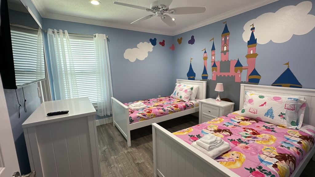 Cinderella-Themed Bedroom