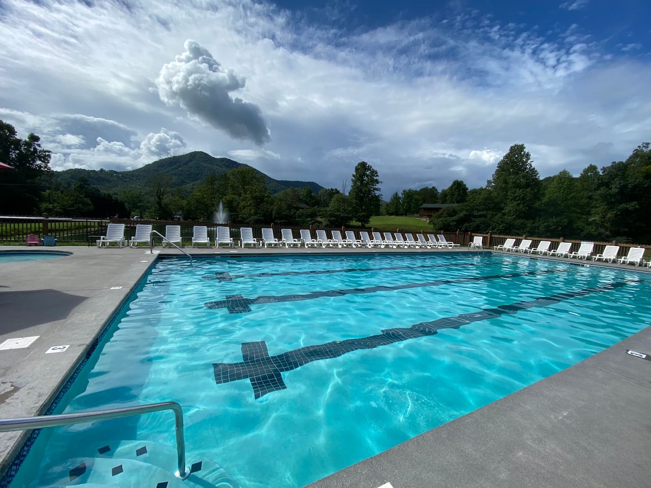 Pool at Honeysuckle Meadow campground about 3 miles away (7mn) - Open from Memorial day to Labor Day