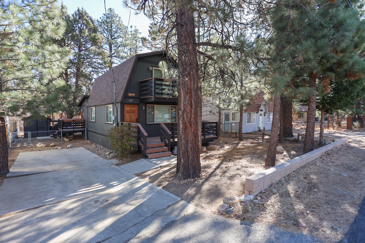 Ample parking (3 vehicles max)