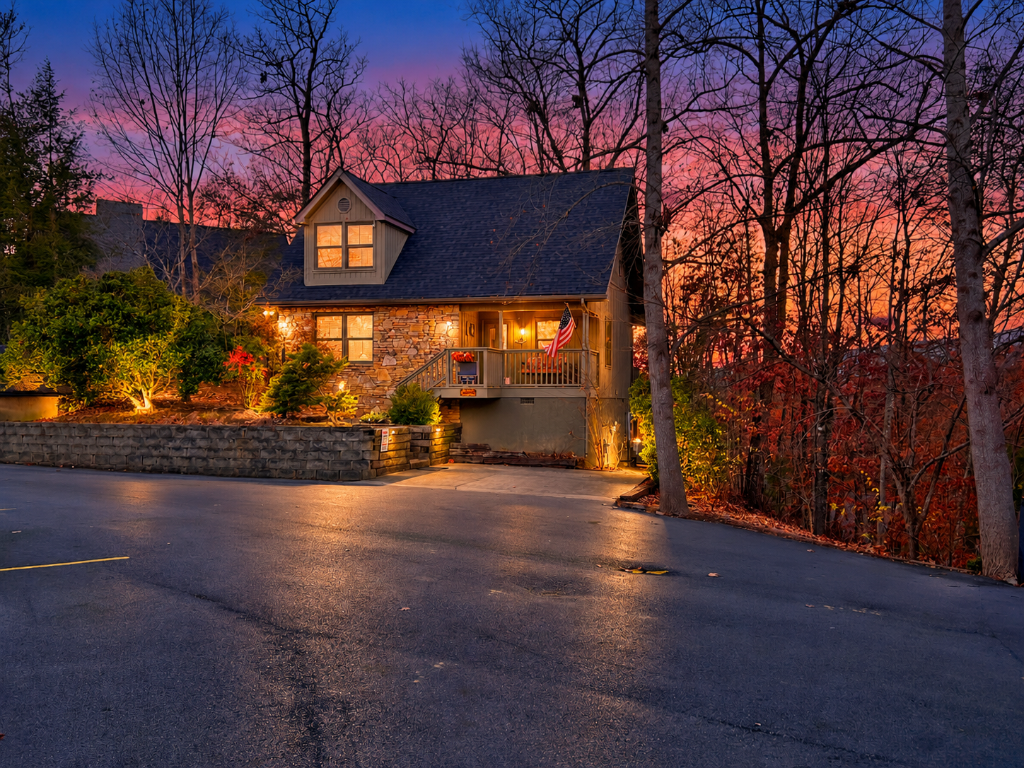 1.5 Mi To The Island | Hot Tub & Pool | Sleeps 4 - Pigeon Forge, TN