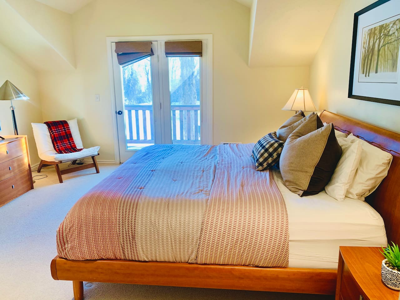 Bedroom 1 (King)