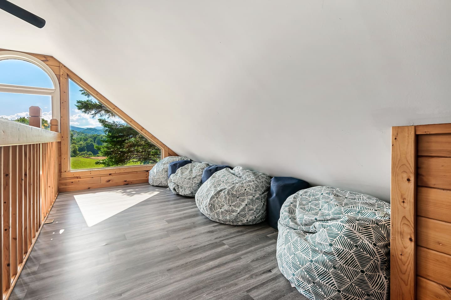 small sitting space - upper level