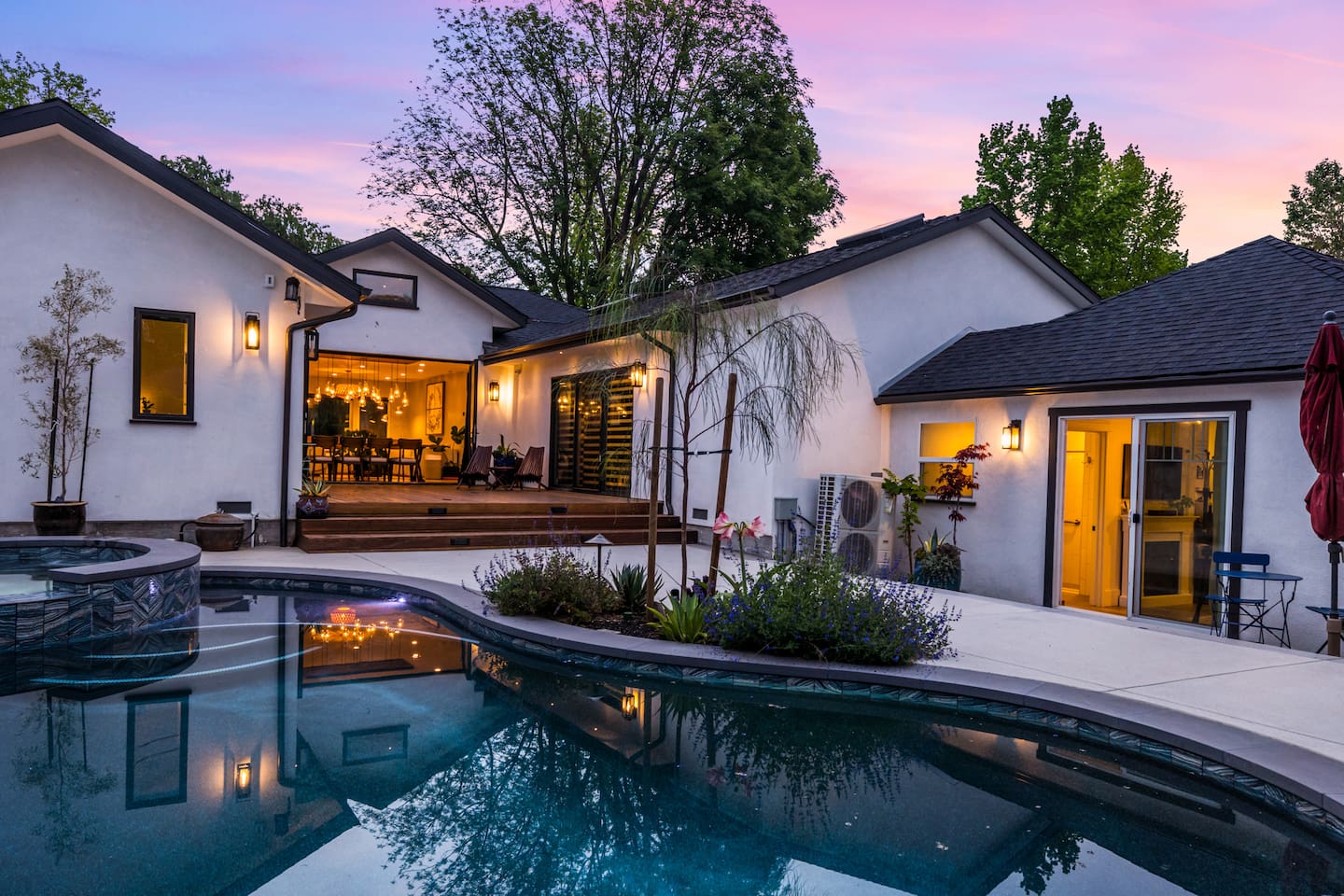 Jenny’s pool was a HUGE respite during this heat wave  and the little back house was nice and quiet. - Neil (2022)