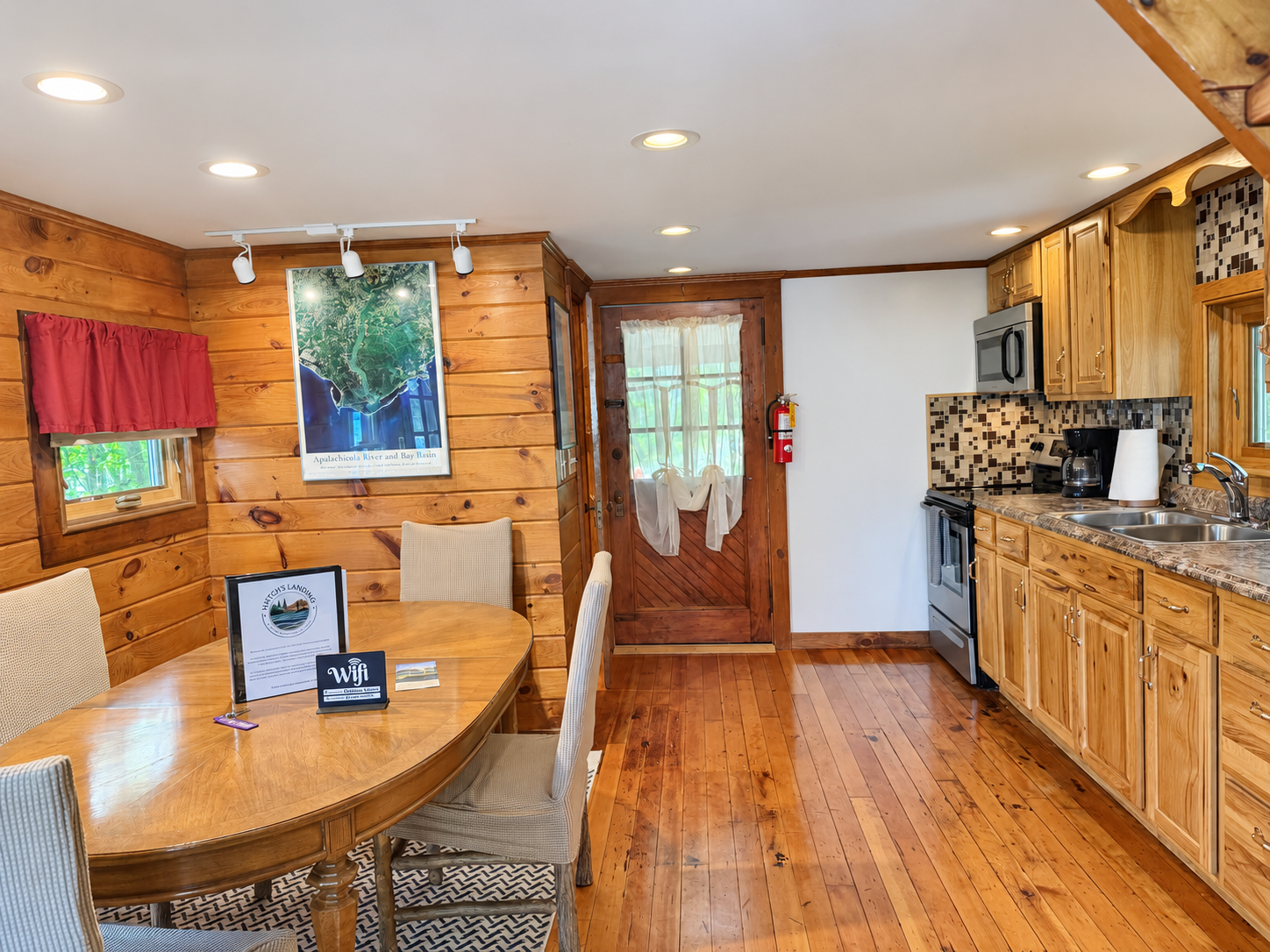 Eat-in kitchen at Hatch's Roost