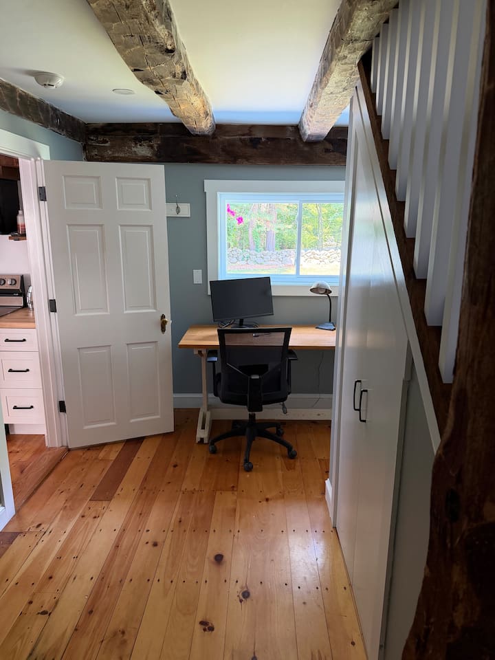 Dedicated office/work space with monitor and wifi