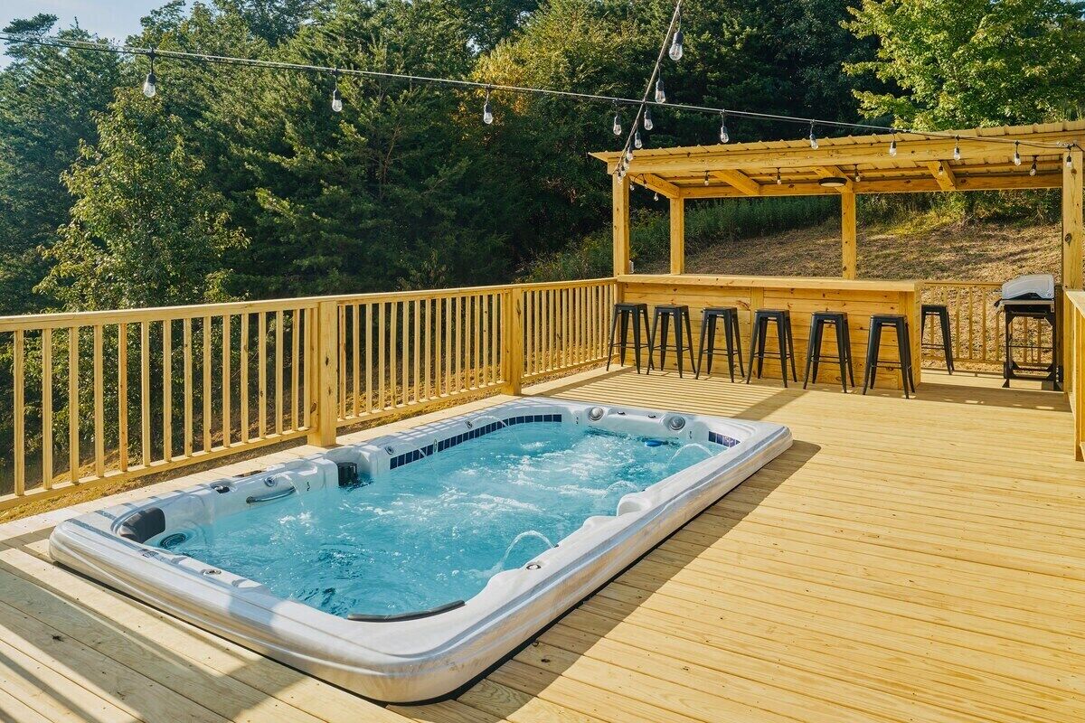 Swim Spa And Private Theater - Gorgeous Mountain Cabin Retreat - Pigeon Forge, TN