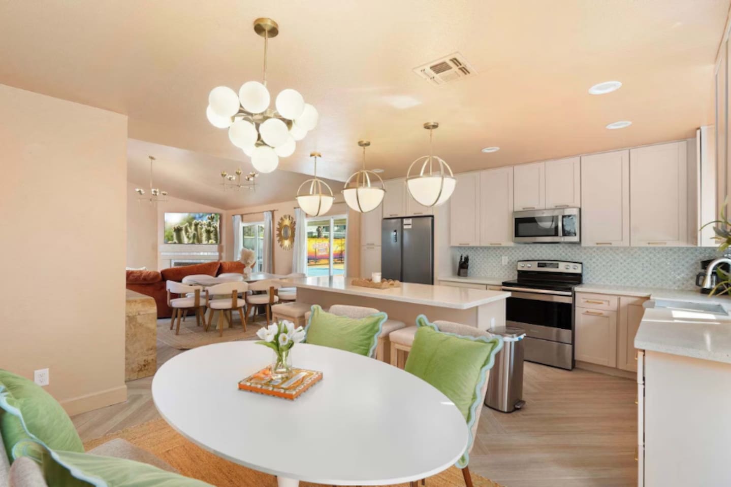 Additional seating for 4 over at this breakfast nook table.