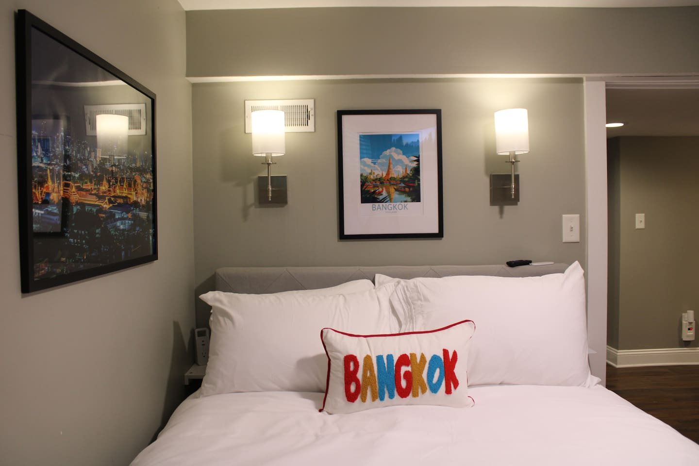 The Bangkok Room on the Garden level offers a Full bed.