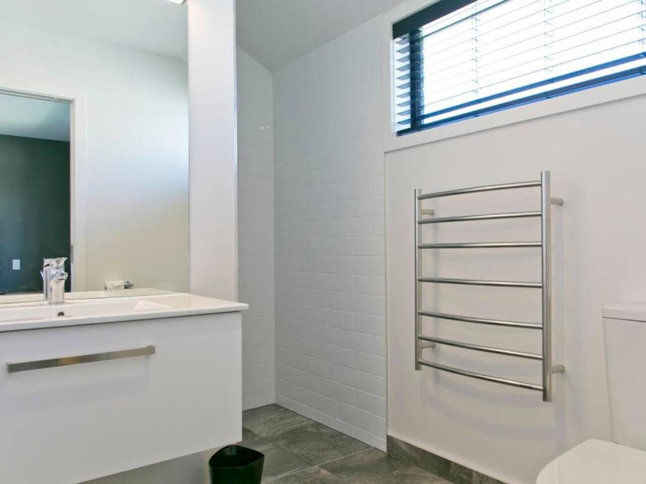 Ensuite to both main bedrooms 1 and 2 