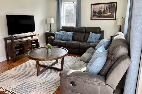 1st Guest House: Living Room