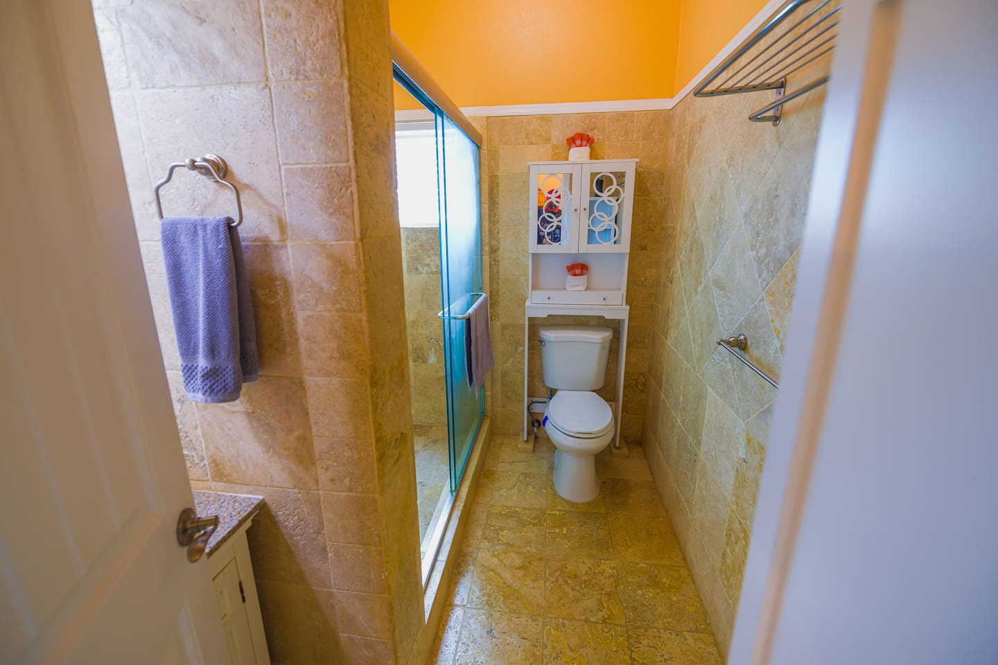 Common bath (angle 2) - located before Bedroom 3