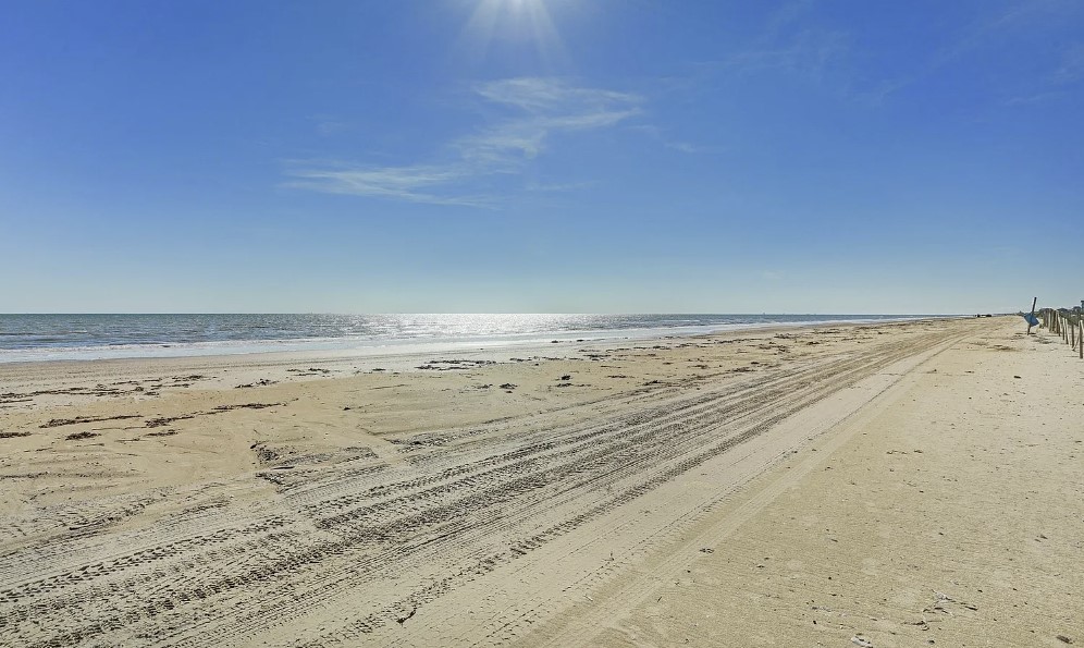 fad14361633040eeb1cb6b73048b8210 | Beachhouse | Texas | TX | Vacation Homes | Galveston | Crystal Beach | Kokomo | Breezy Days | Beachfront Elegance | Sunrise Serenity | Southern Sands Property Management, LLC