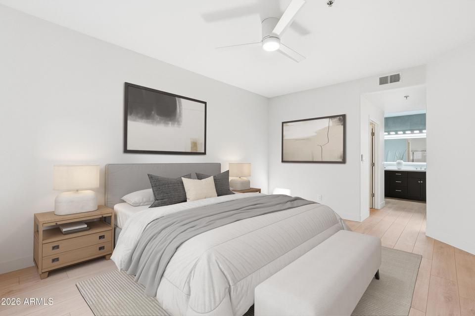 Primary with En-Suite bathroom (King Size Bed)
