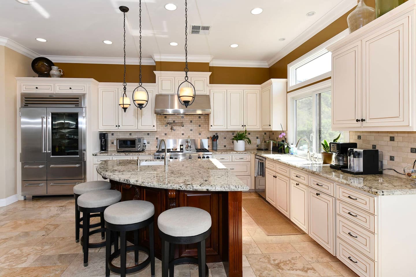 Fully stocked kitchen with 4 person dining table and 4 person kitchen island seating.