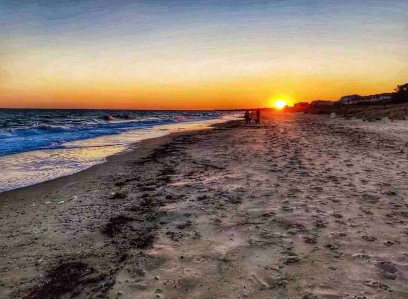 watch the sunset each night... less than 10 minute walk! 