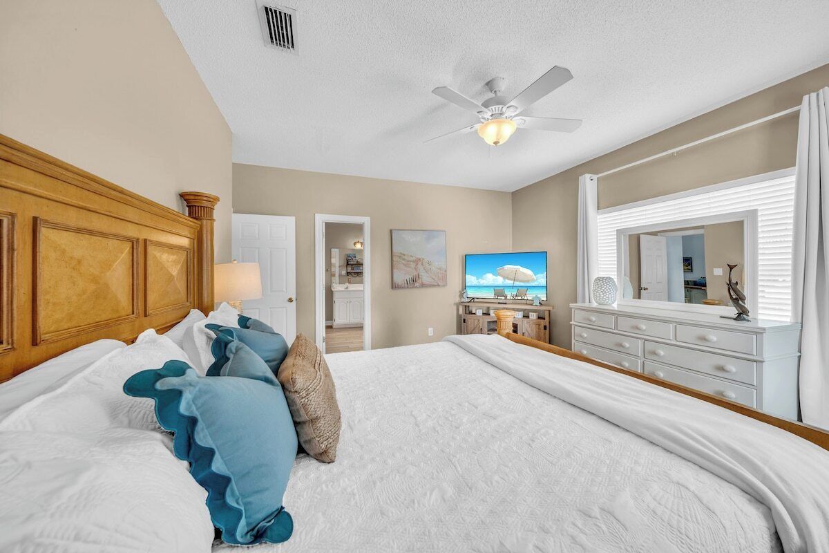 Master bedroom, king size bed, 4k tv, ensuite bathroom