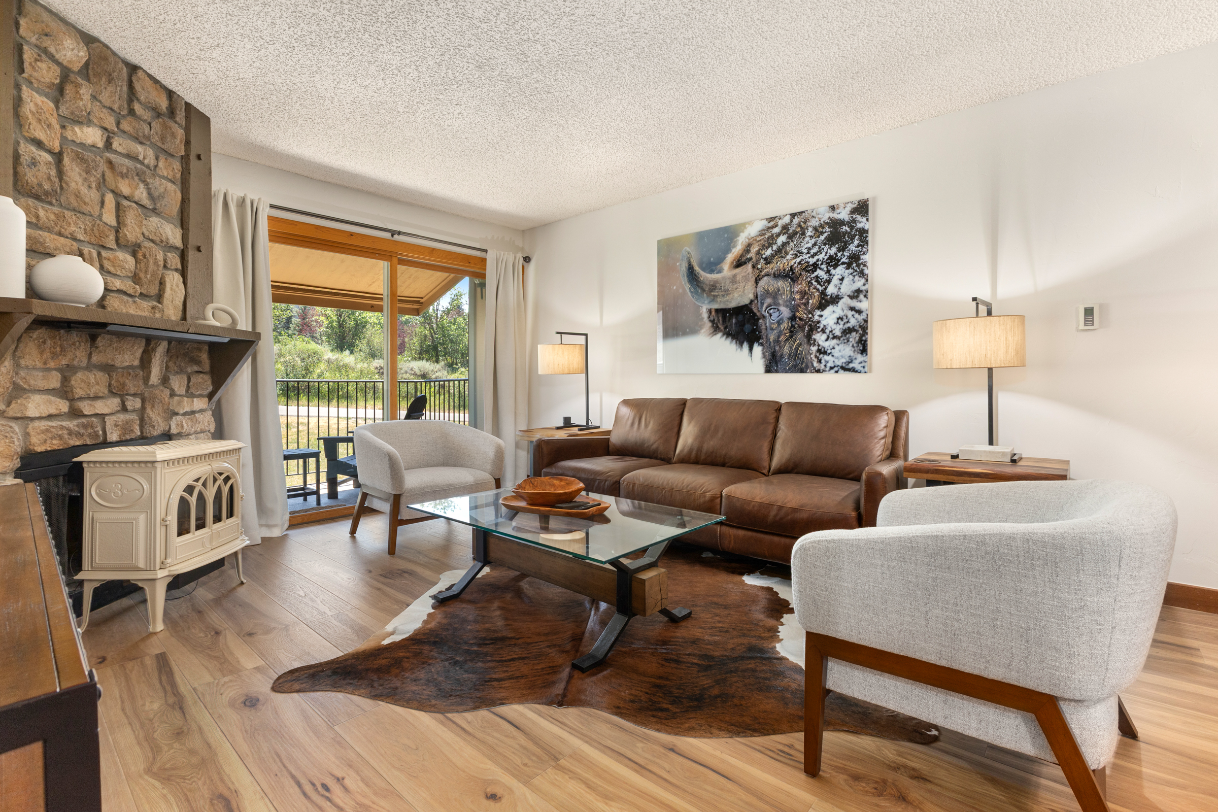 Living Room | Gas Fireplace