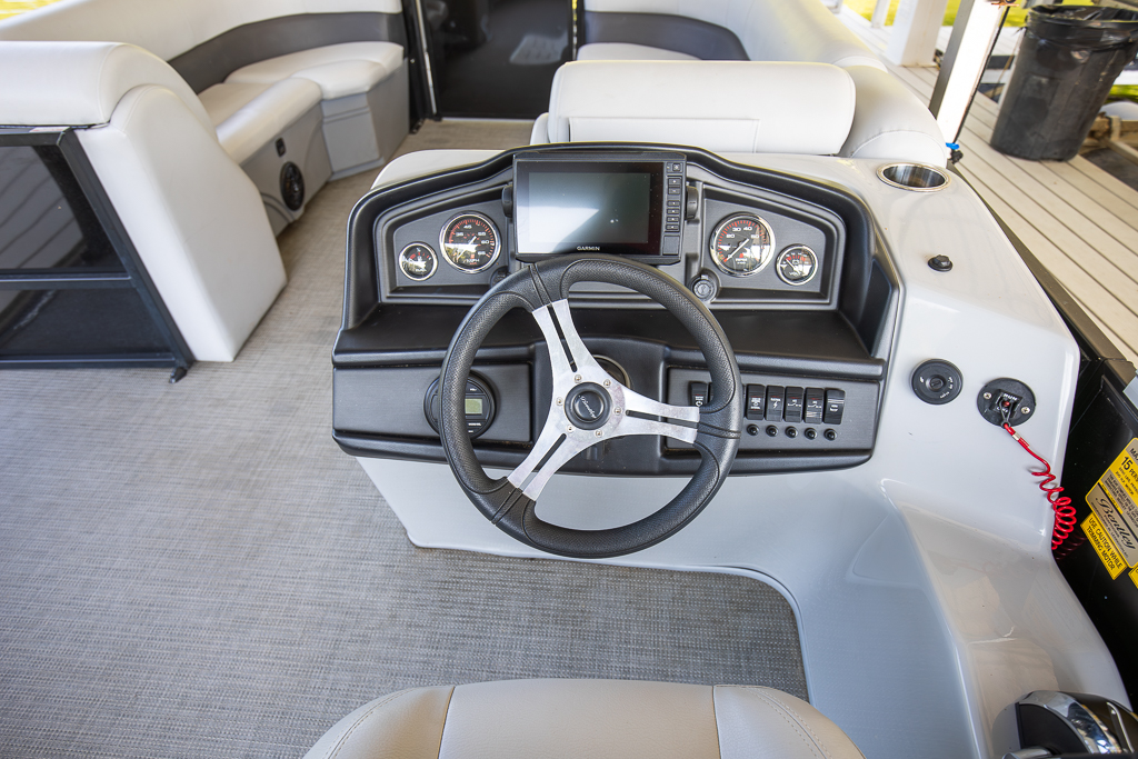 Captain’s seat view – take the wheel and explore the lake with ease.