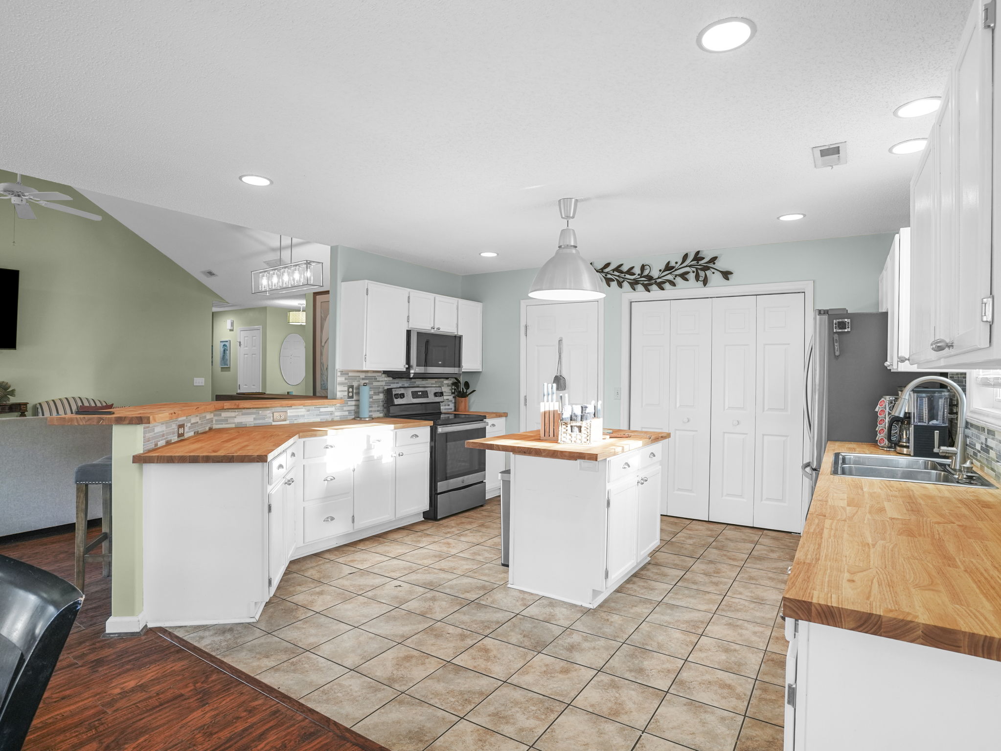 Kitchen, Island