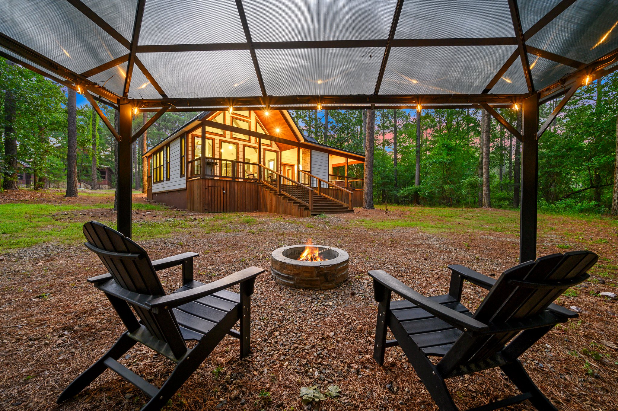 Outdoor Retreat: Gather around the fire pit and unwind under the stars in nature's embrace!