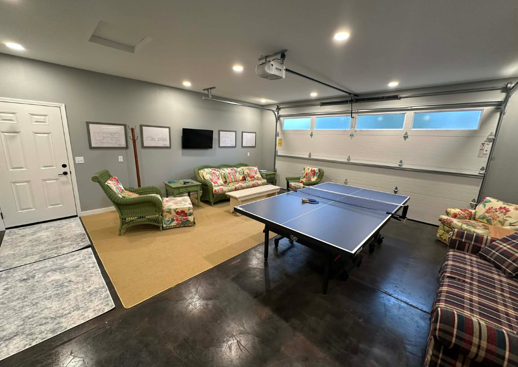 Yes the attached garage has a tv in it.