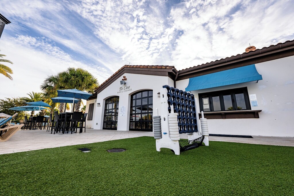 Grab a bite and beverage at the resort Bar and Lounge