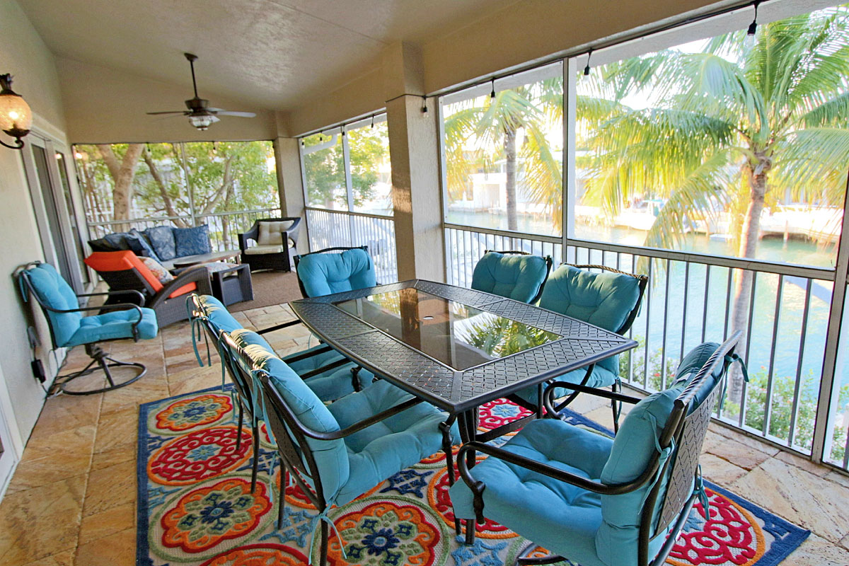 Upstairs screened in porch dining