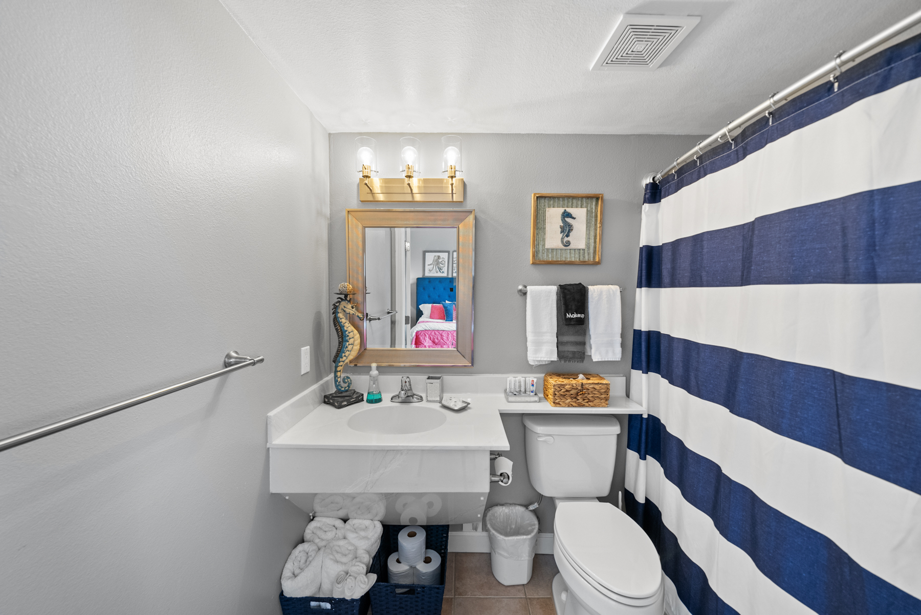 Seahorse suite full bath