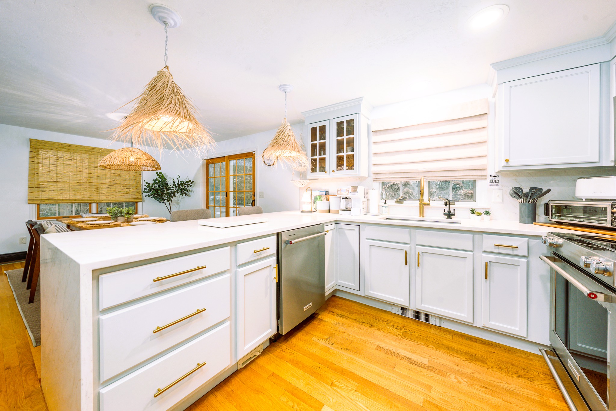Modern, Full Stocked Kitchen