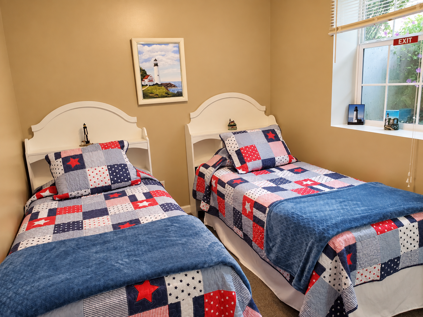 Twin bedroom