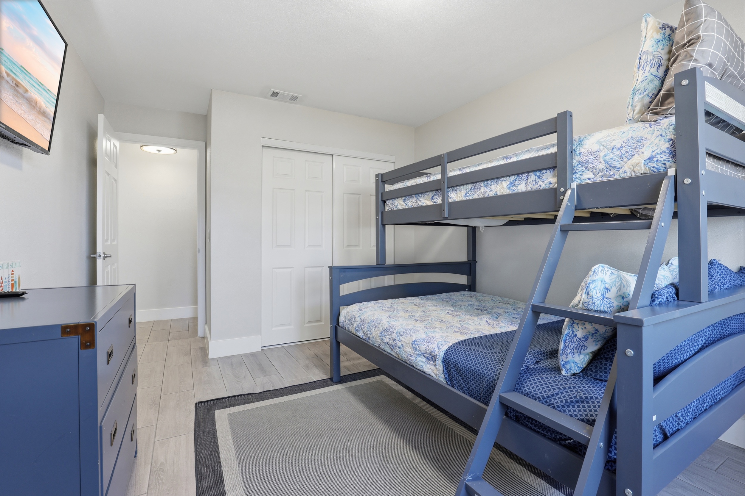 Guest bedroom 2 other view