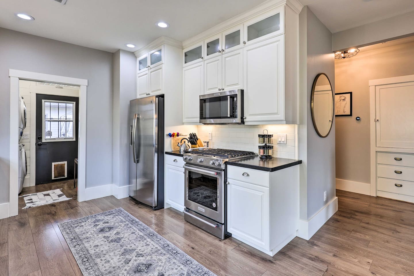 Stainless steel appliances and gas range make cooking for the group a breeze.
