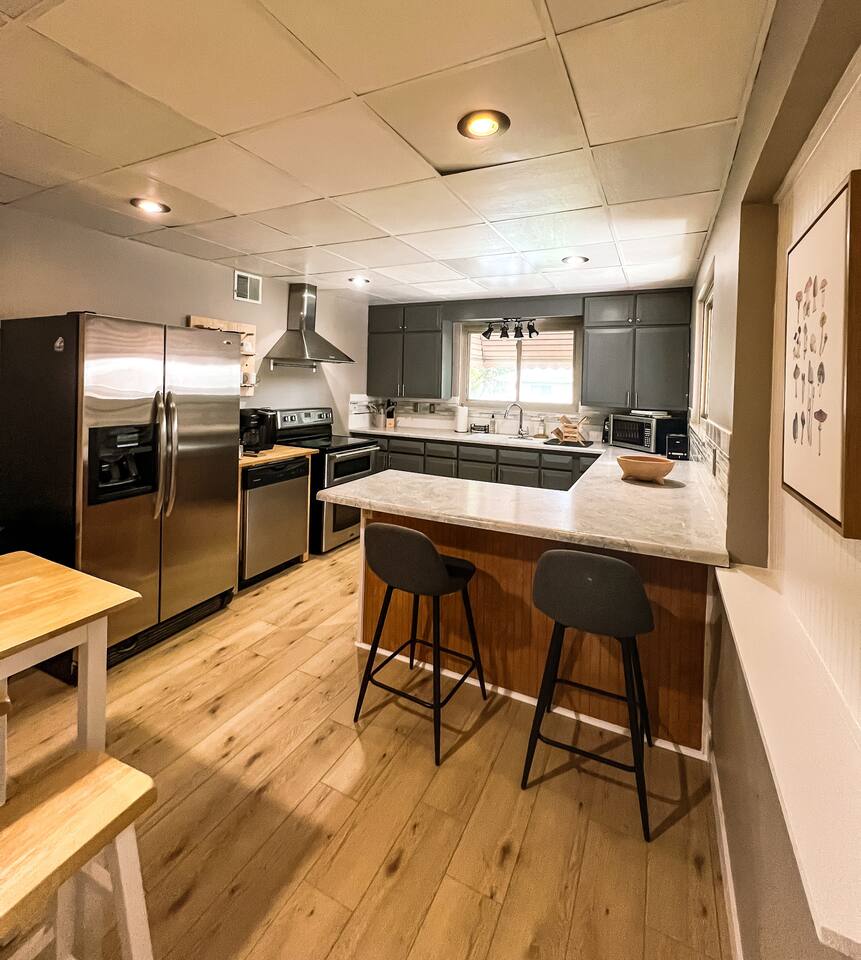 View of the entire kitchen