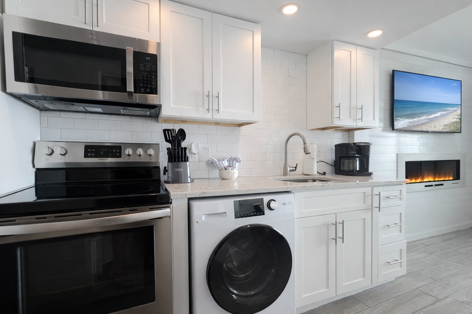 full kitchen for cooking in