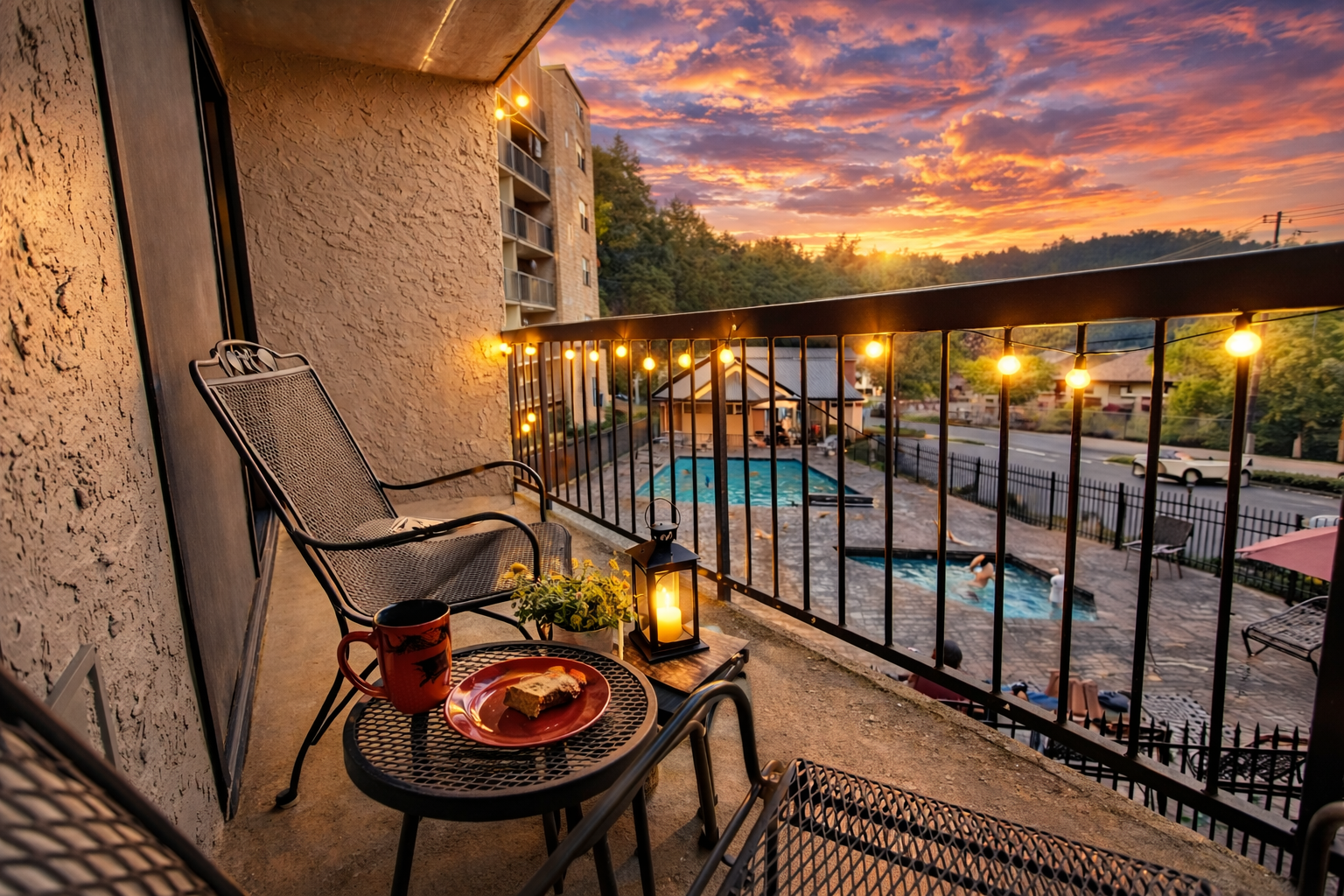 Charming Retreat With Balcony And Scenic Views - Cozy Escape In Gatlinburg - Gatlinburg, TN