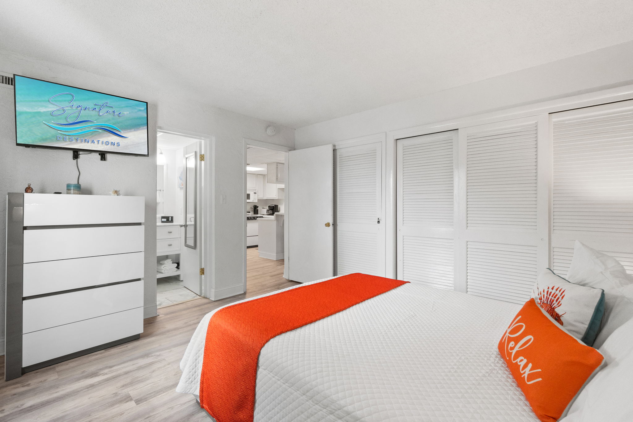 Bedroom 2 with Queen Bed