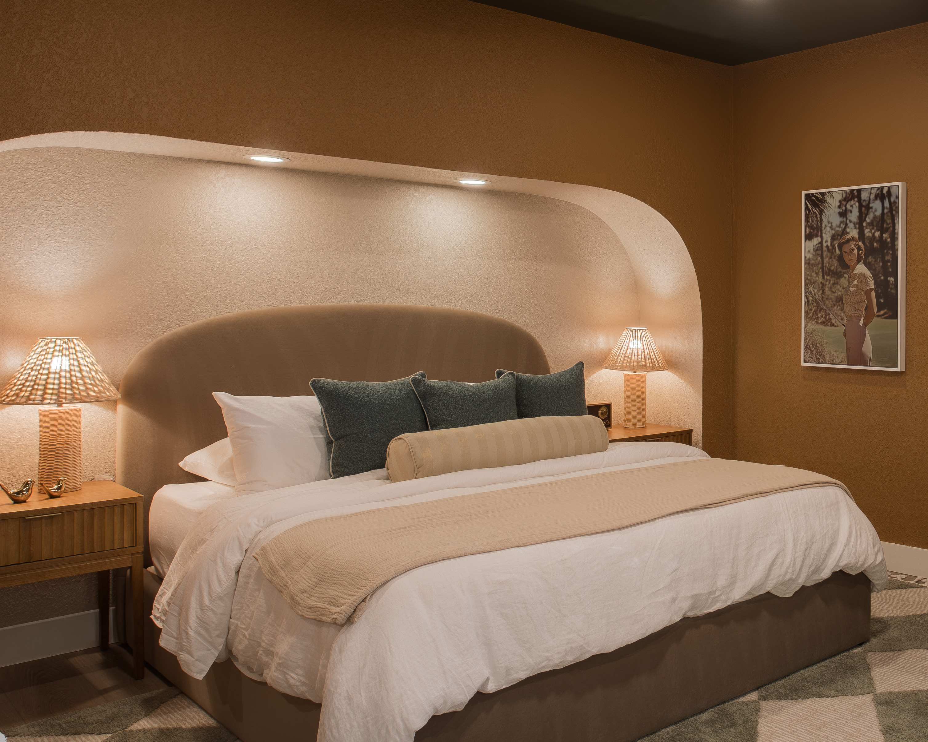 This King suite blends vintage golf clubhouse charm with modern wellness touches—prepare to sleep all night long with dark shutters and a sound machine. 