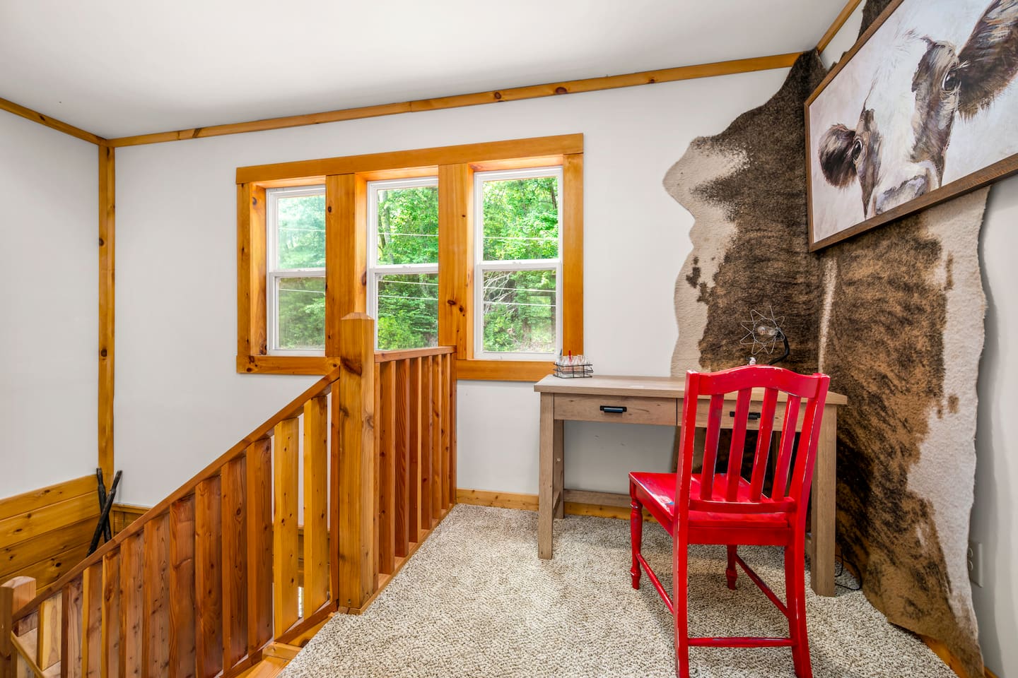 Office area located on the upper level of the cabin