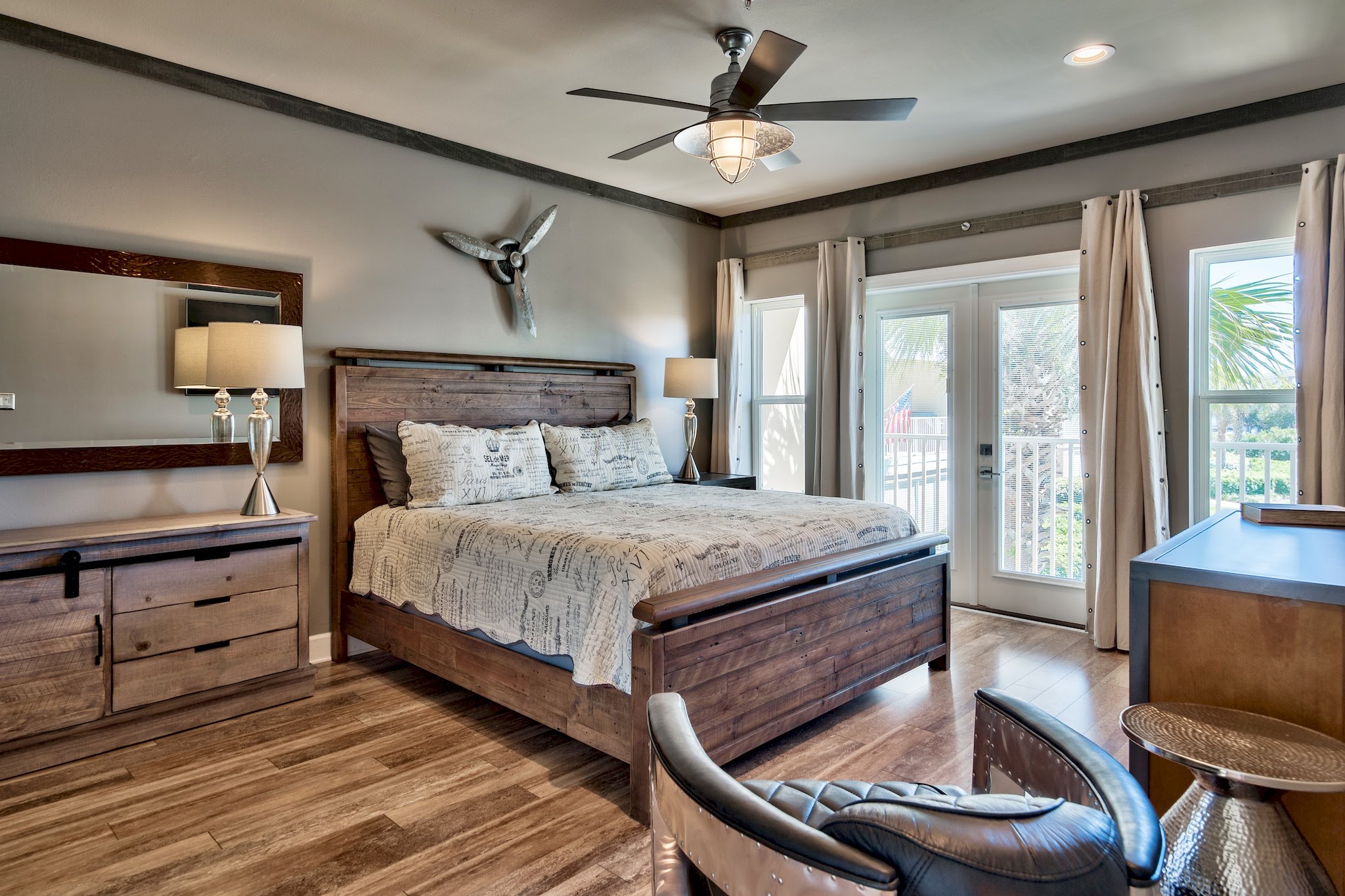 Master King Bedroom with Balcony access and en suite bath