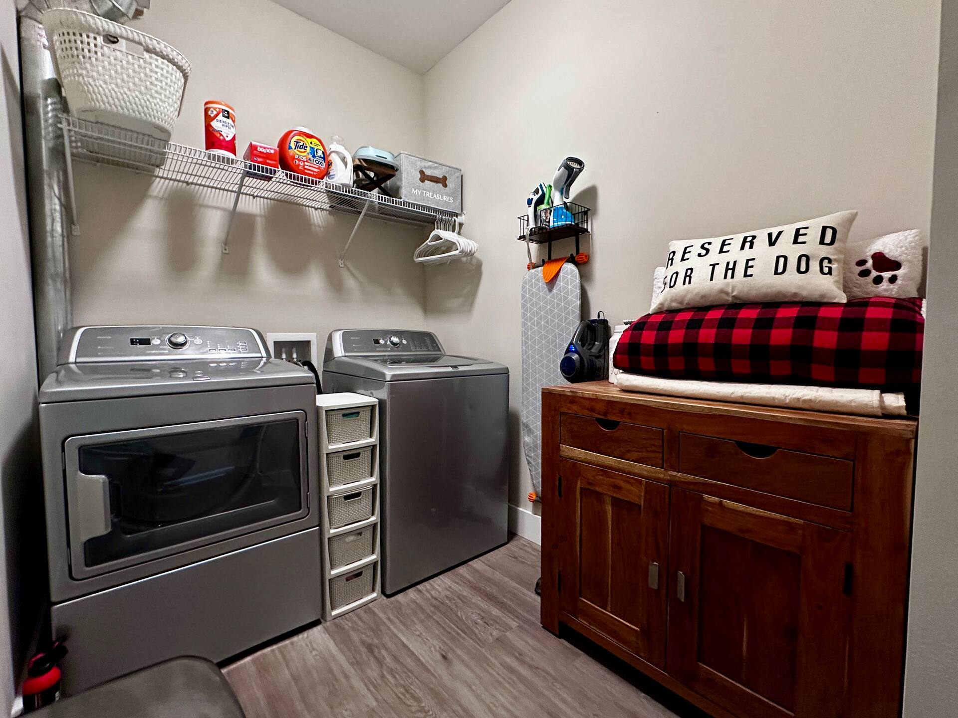 Floor 2: Laundry room + Pet essentials