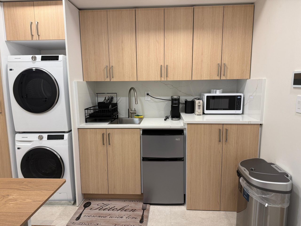 Kitchenette/Laundry Combo with small dining table for 4