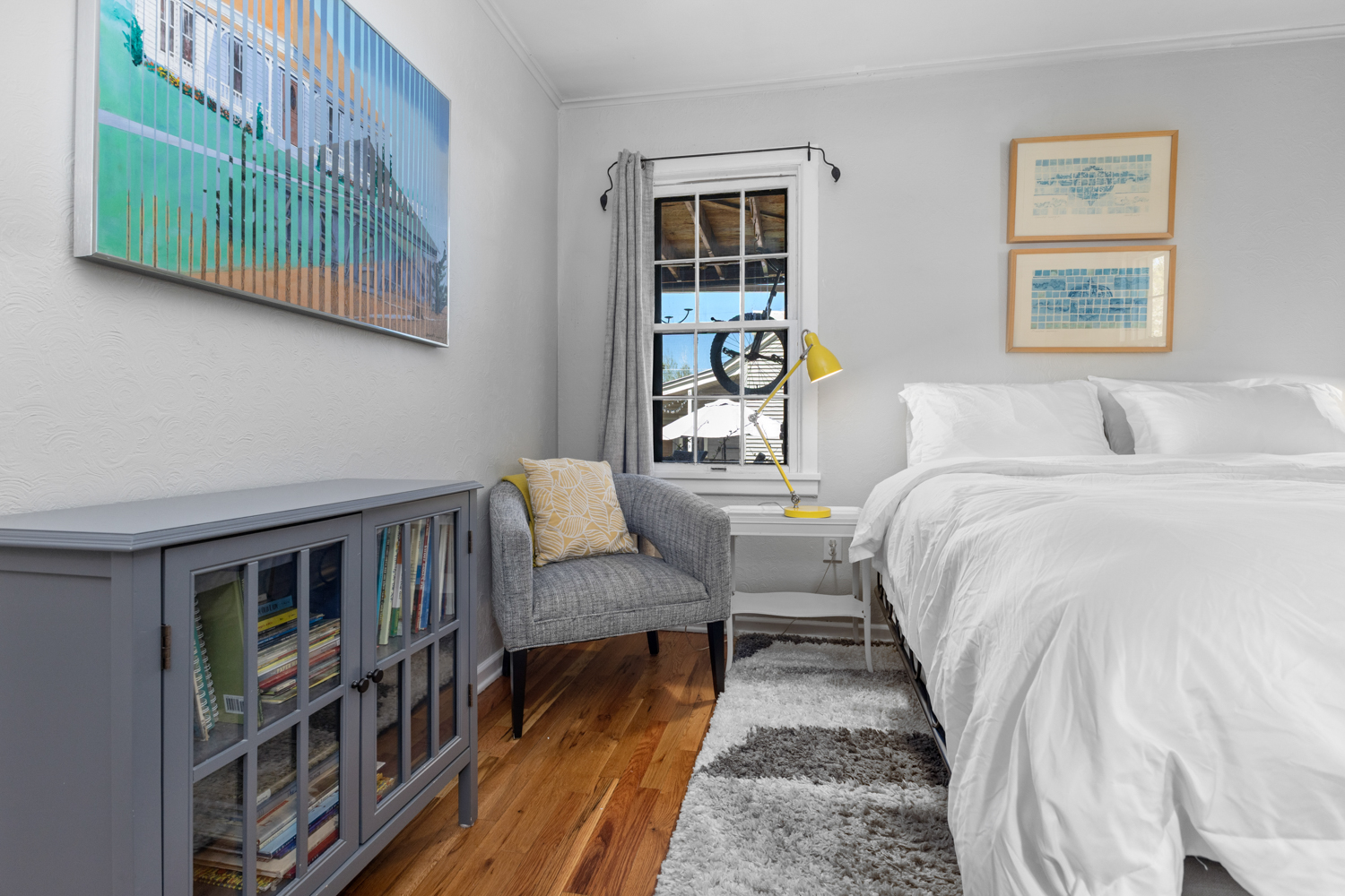 Main Level Bedroom 3 | Queensize bed