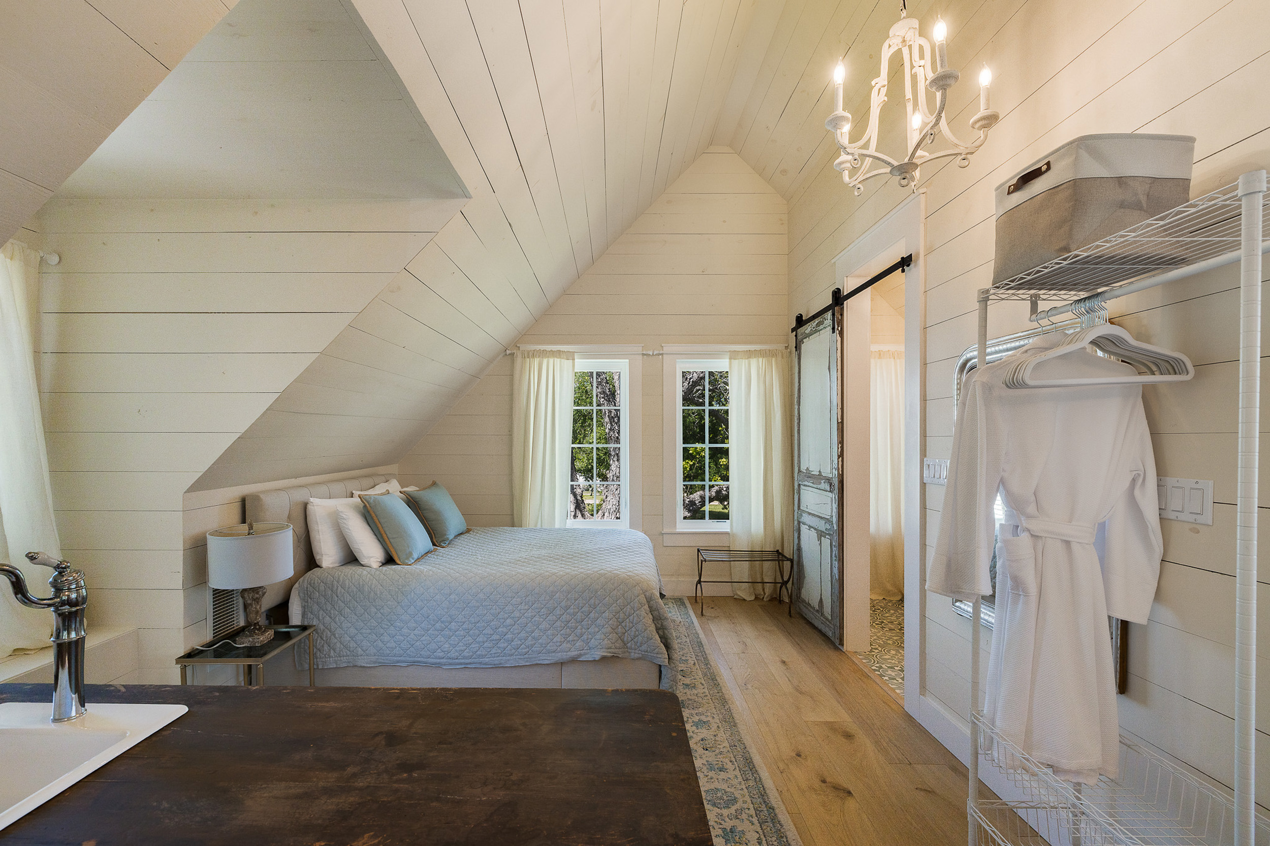 Queen bed image 1