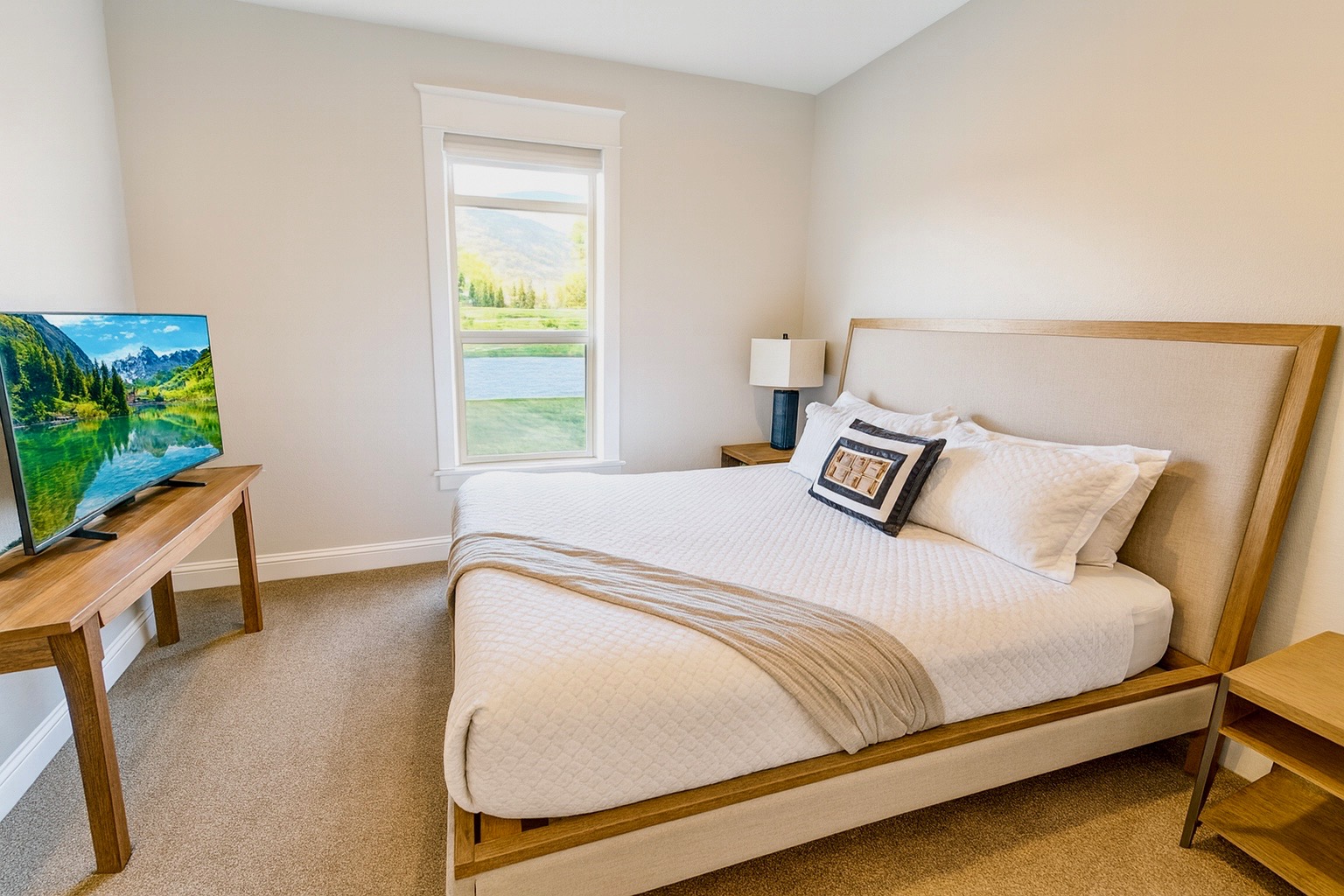 Guest Suite 2 - King Bed